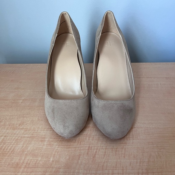JustFab Nude Pumps. Size 9. Never worn. - Picture 2 of 5